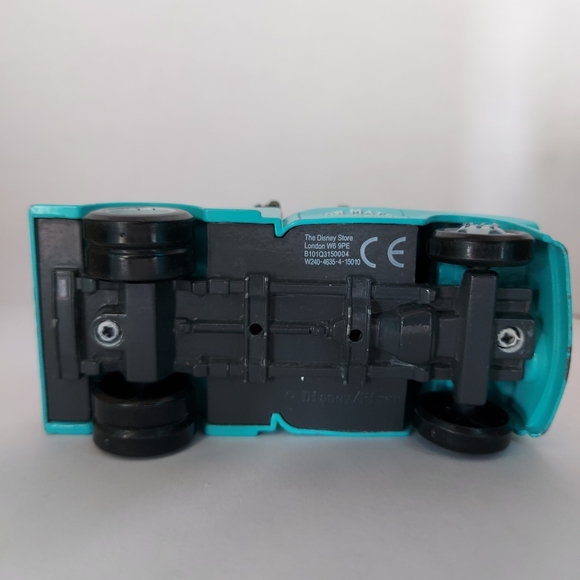 Disney Store CARS CHASER Series MATER In Blue Paint DIE-CAST 1:43 RARE - Picture 6 of 8